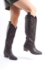 Göz Alıcı Kahverengi Deri Diz Üstü Çizmeler - Zarif Geometrik Dikiş Detaylarıyla - Görsel 4